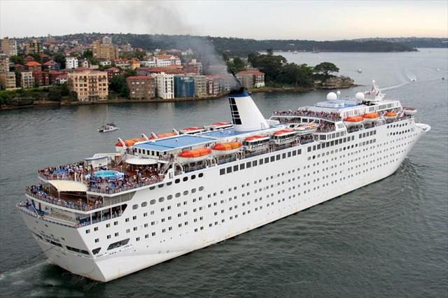 MV-Henna_cruise_ship
